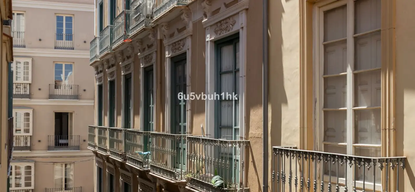 Продажа двухуровневых апартаментов в Málaga 4