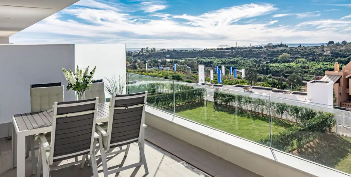 Sale of middle floor apartment in Cancelada 4