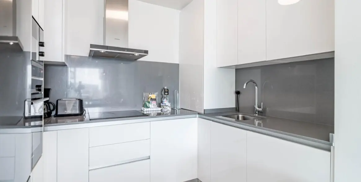 Sale of middle floor apartment in Cancelada 20