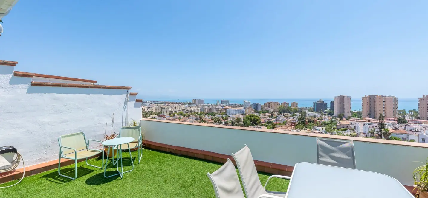 Sale of penthouse duplex in Torremolinos 2