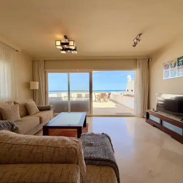 Продажа апартаментов на среднем этаже в Estepona