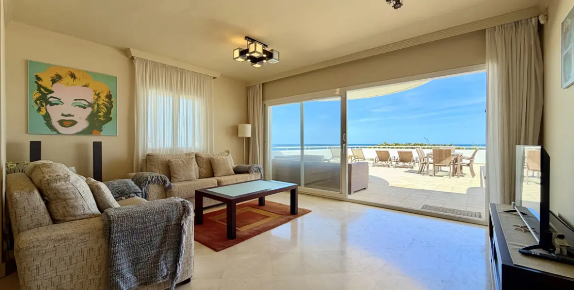 Продажа апартаментов на среднем этаже в Estepona 4