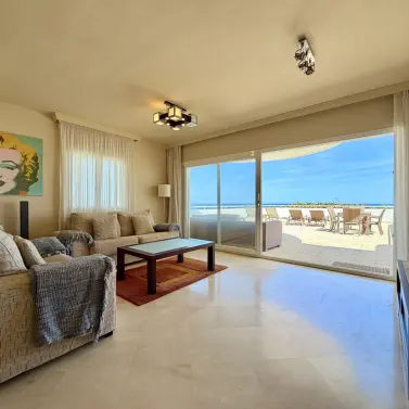 Продажа апартаментов на среднем этаже в Estepona
