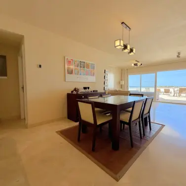 Продажа апартаментов на среднем этаже в Estepona