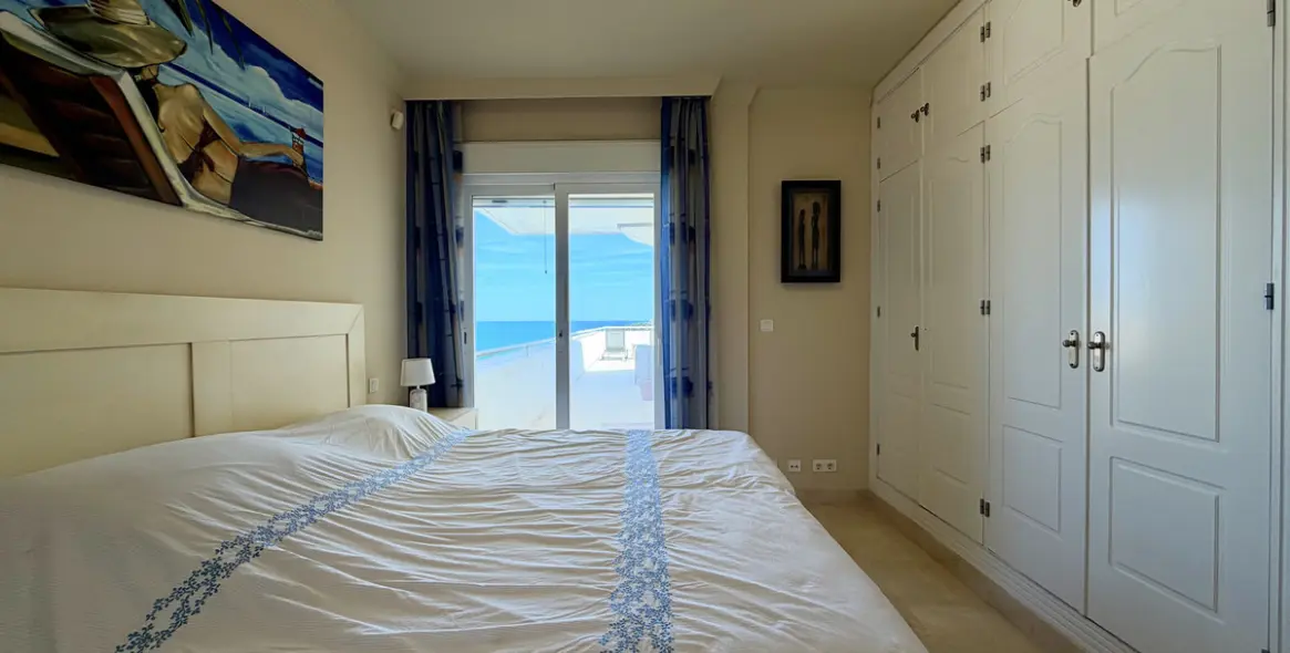 Продажа апартаментов на среднем этаже в Estepona 10
