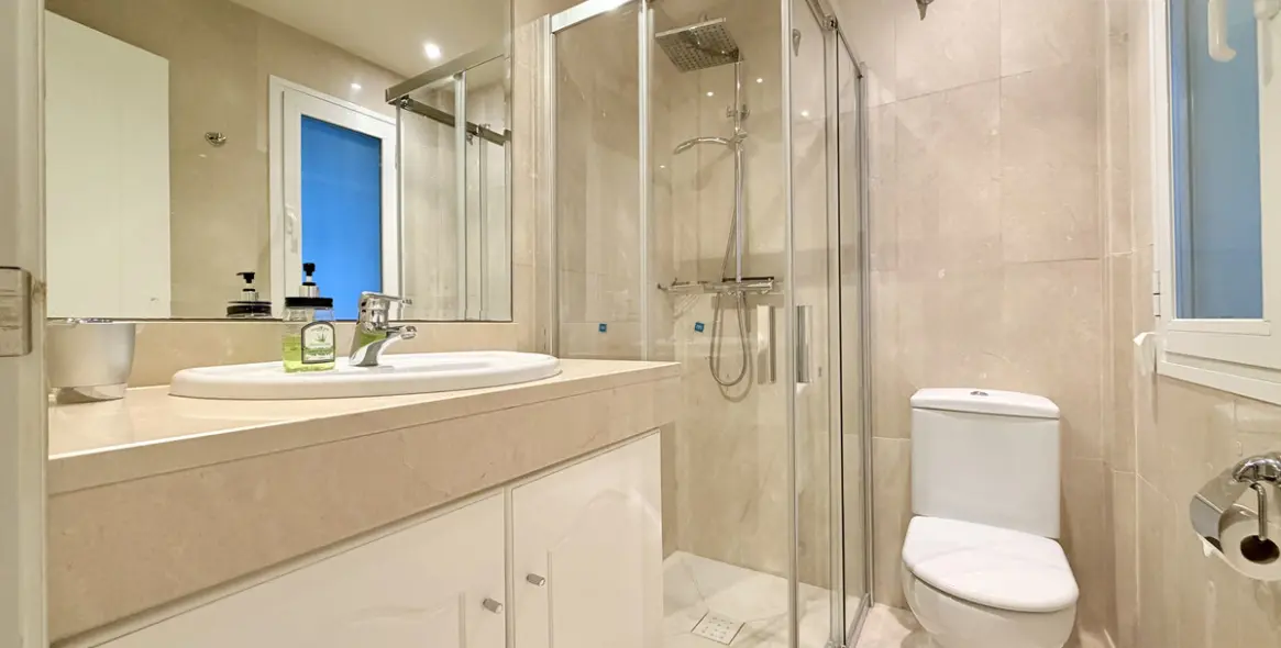 Продажа апартаментов на среднем этаже в Estepona 14