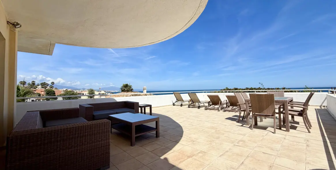 Продажа апартаментов на среднем этаже в Estepona 15