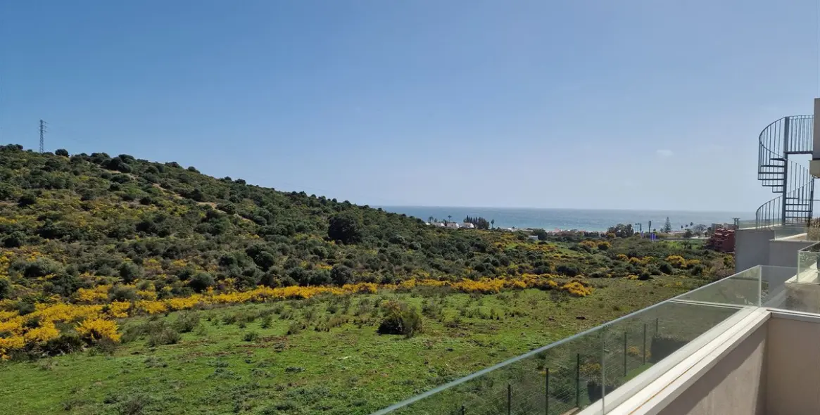 Venta de ático dúplex en Estepona 14