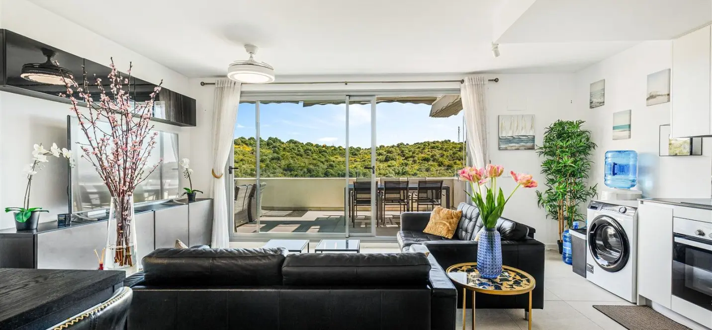 Venta de ático dúplex en Estepona 1