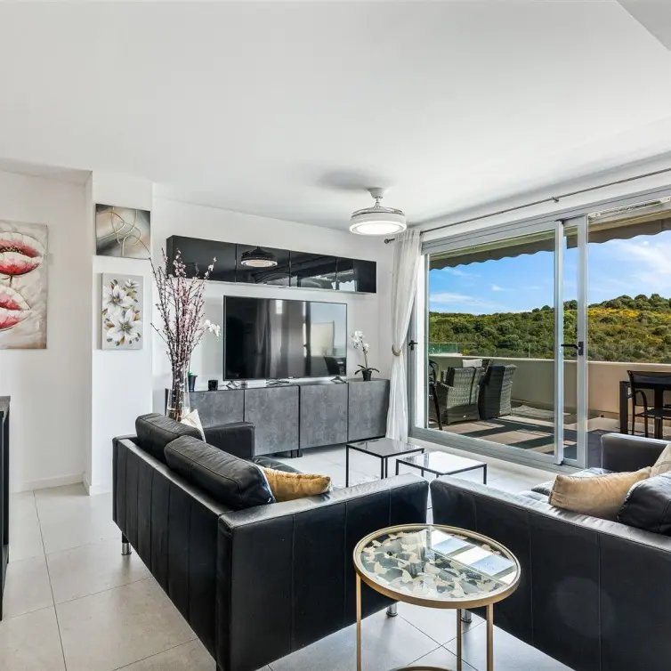 Venta de ático dúplex en Estepona