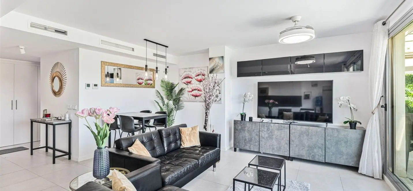 Venta de ático dúplex en Estepona 3