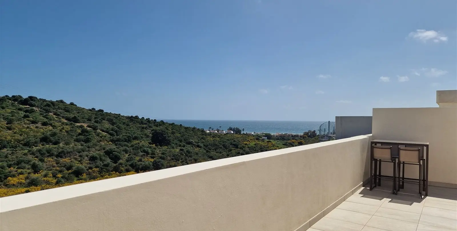 Продажа двухуровневого пентхауса в Estepona 17