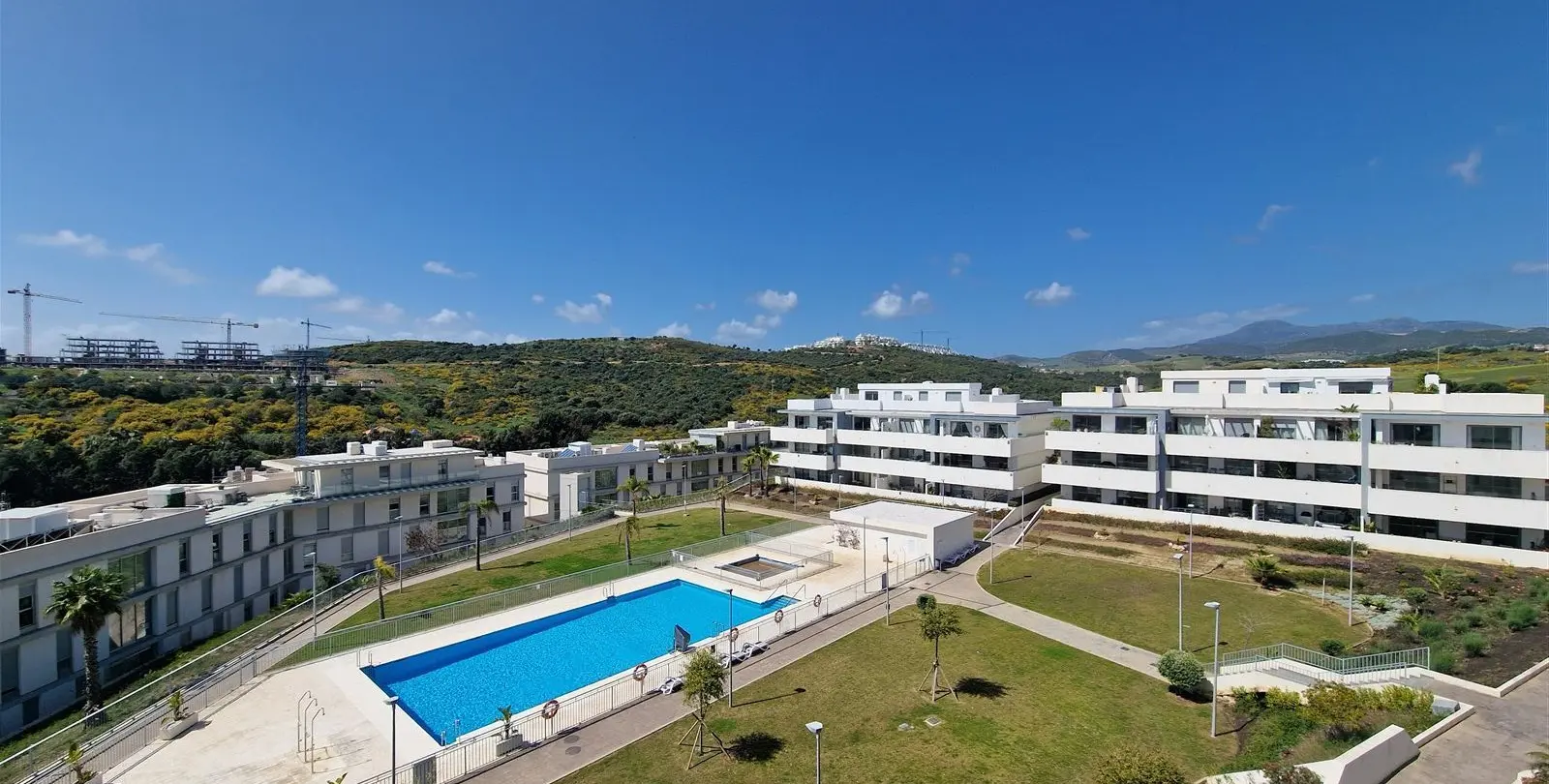 Продажа двухуровневого пентхауса в Estepona 29