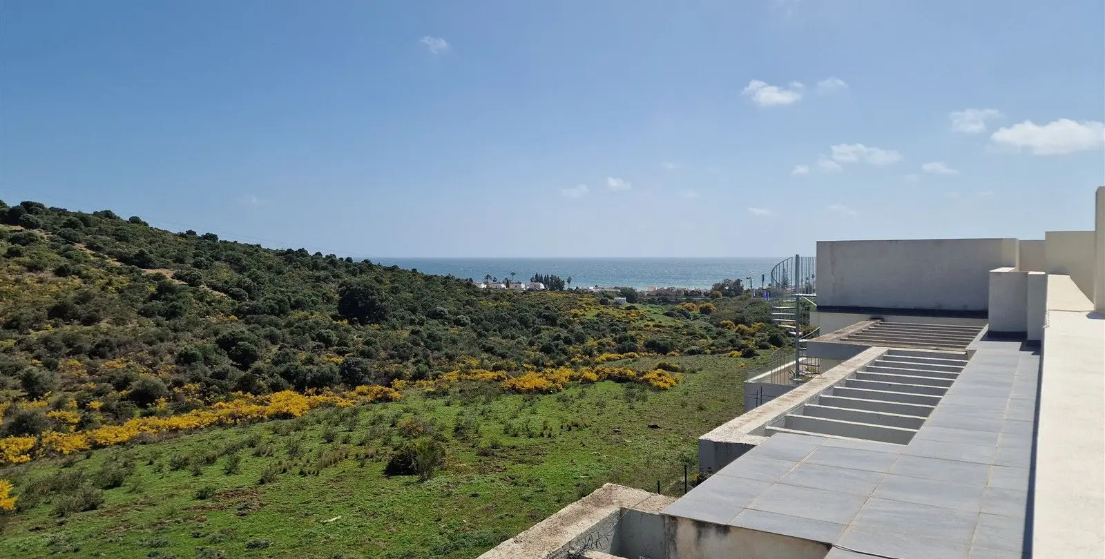 Продажа двухуровневого пентхауса в Estepona 30