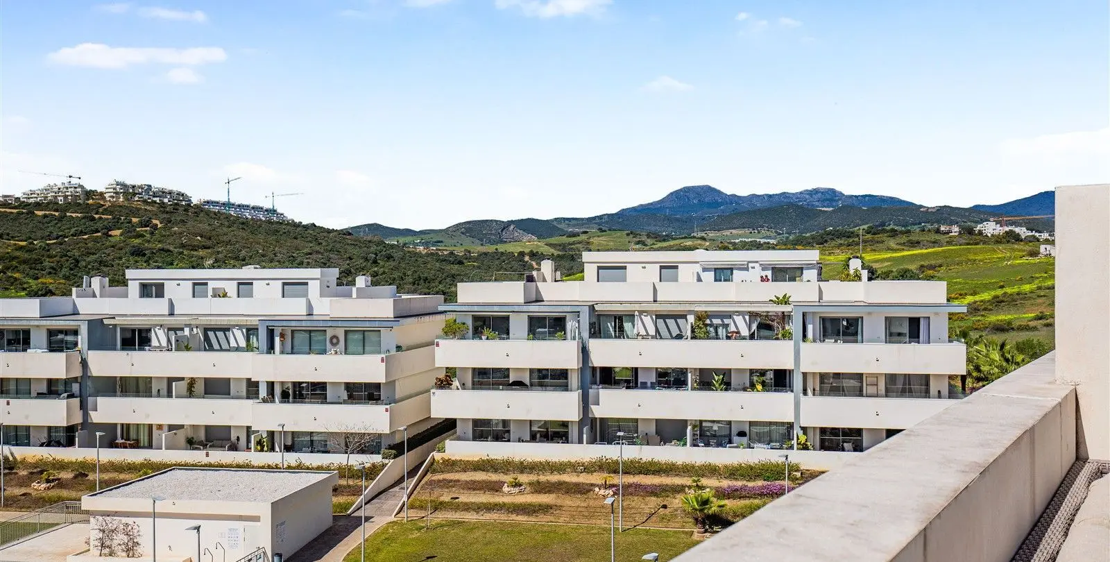 Продажа двухуровневого пентхауса в Estepona 34