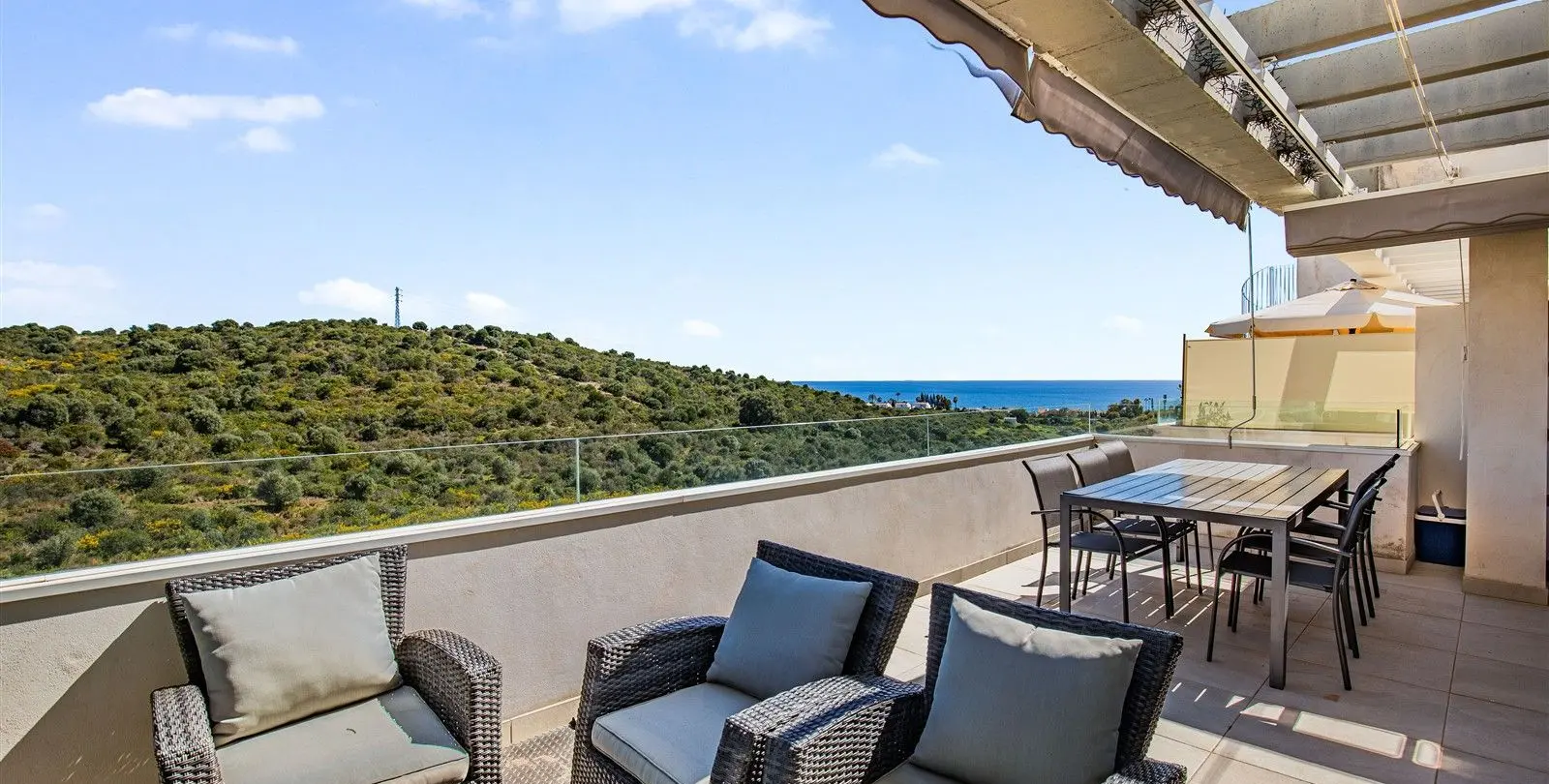 Продажа двухуровневого пентхауса в Estepona 35