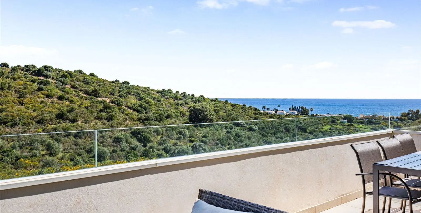 Продажа двухуровневого пентхауса в Estepona 36