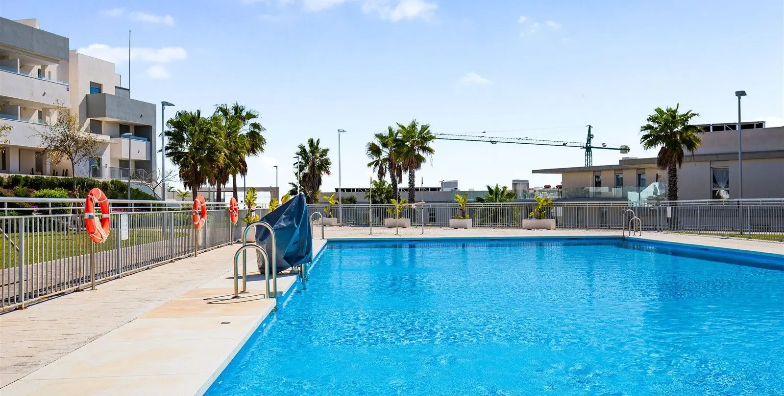 Продажа двухуровневого пентхауса в Estepona 42