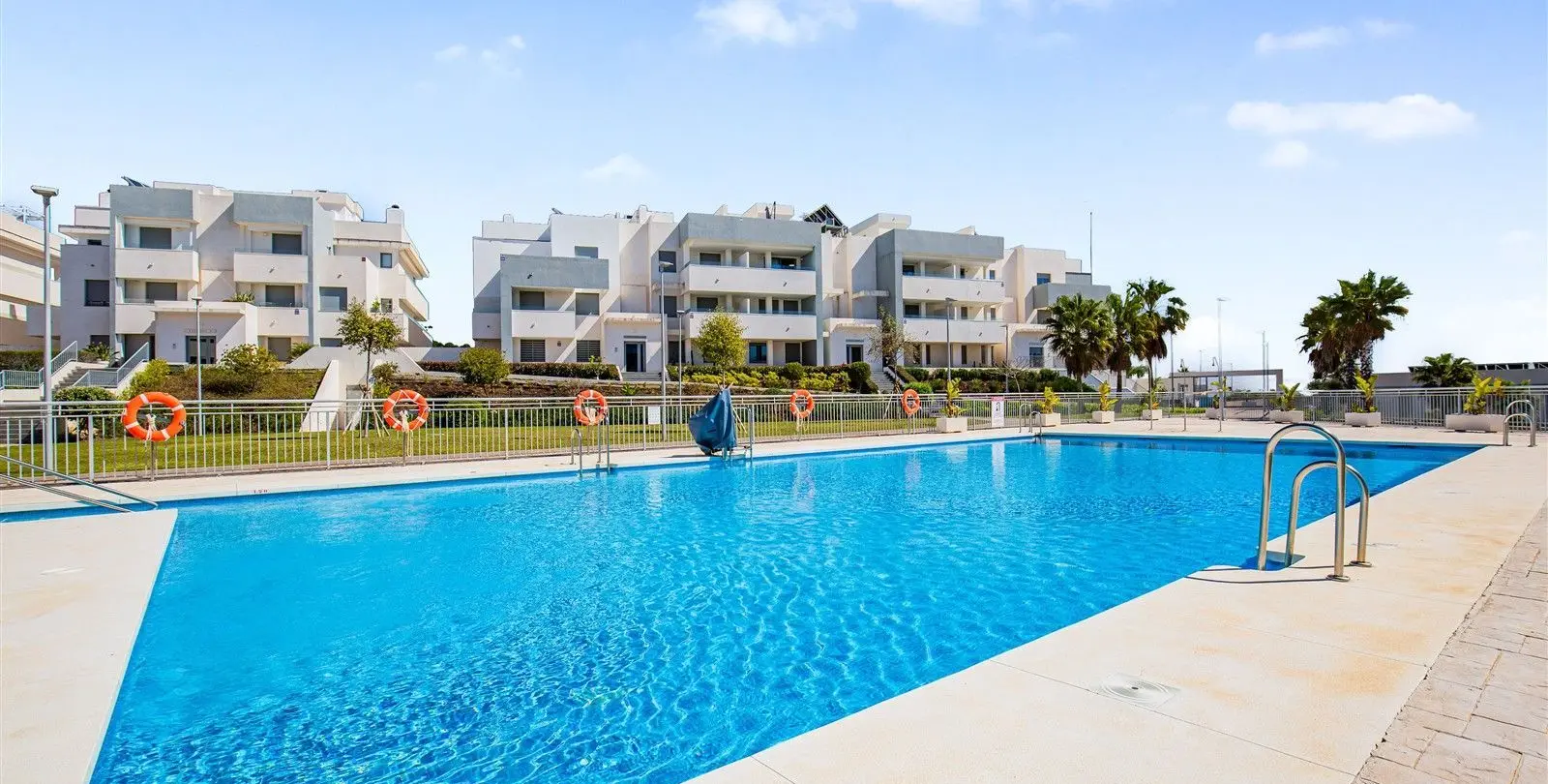 Продажа двухуровневого пентхауса в Estepona 43