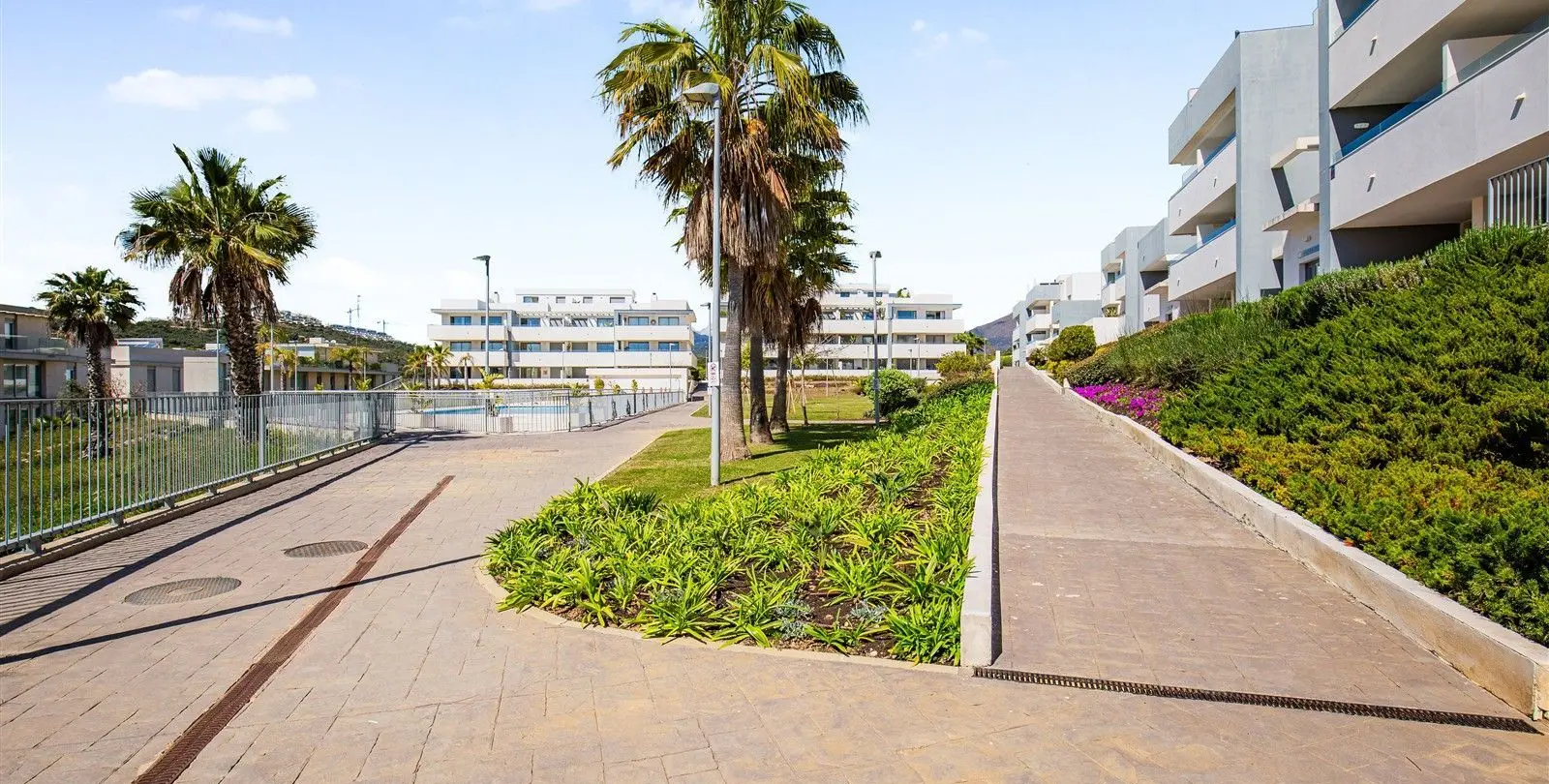 Продажа двухуровневого пентхауса в Estepona 44
