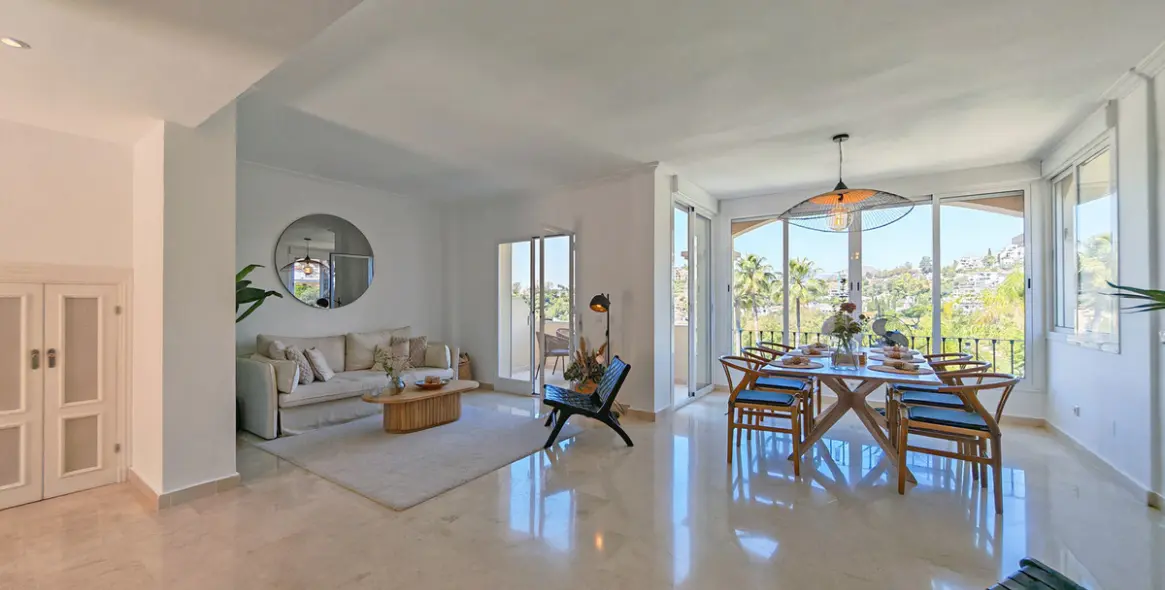 Sale of penthouse duplex in Benahavís 1