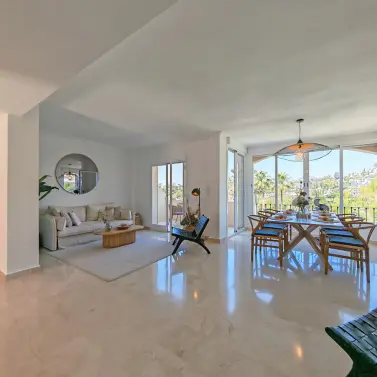 Sale of penthouse duplex in Benahavís
