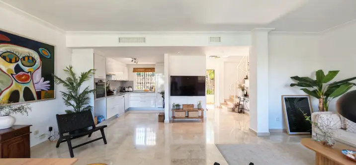 Sale of penthouse duplex in Benahavís 2