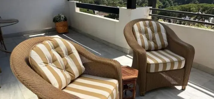 Sale of middle floor apartment in Puerto Banús 1