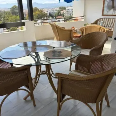 Sale of middle floor apartment in Puerto Banús