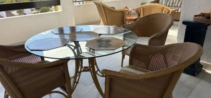 Sale of middle floor apartment in Puerto Banús 2