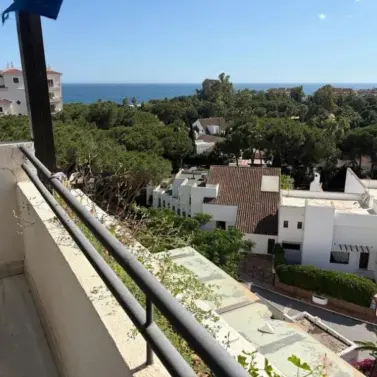 Sale of middle floor apartment in Puerto Banús