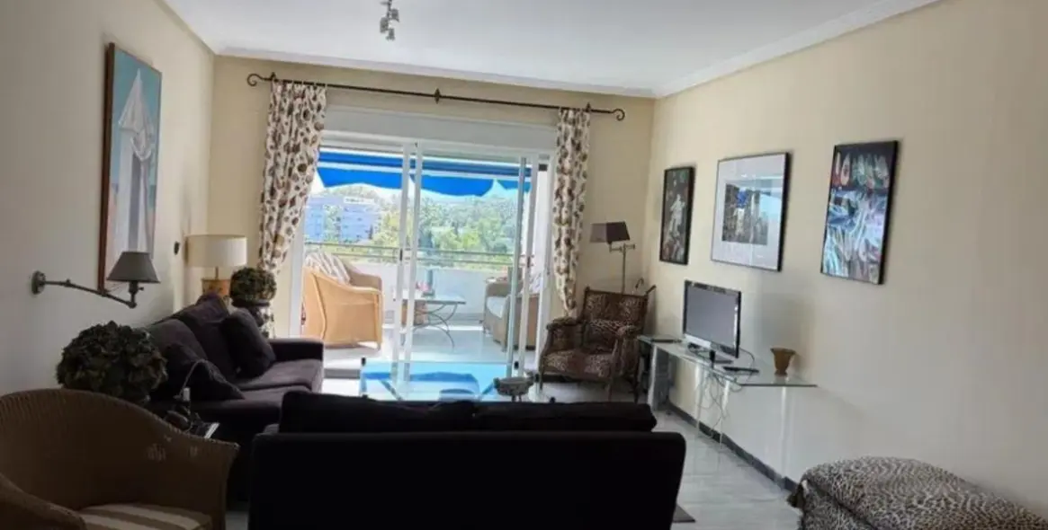 Sale of middle floor apartment in Puerto Banús 6