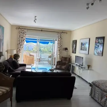 Sale of middle floor apartment in Puerto Banús