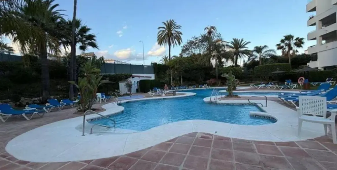 Sale of middle floor apartment in Puerto Banús 18