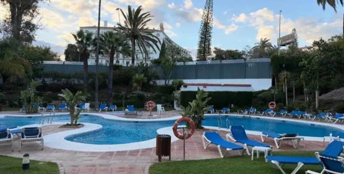 Sale of middle floor apartment in Puerto Banús 19