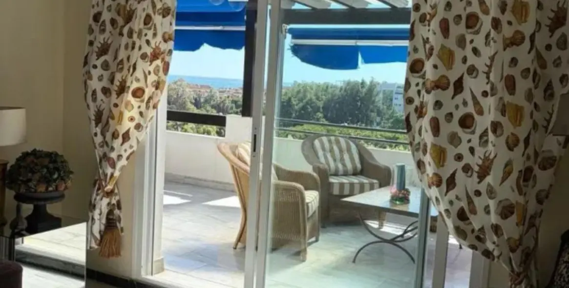 Sale of middle floor apartment in Puerto Banús 20