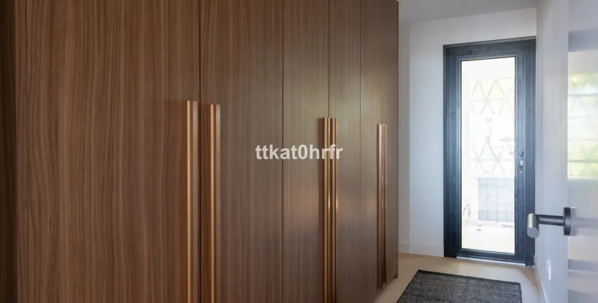 Venta de apartamento en planta media en Nueva Andalucía 25