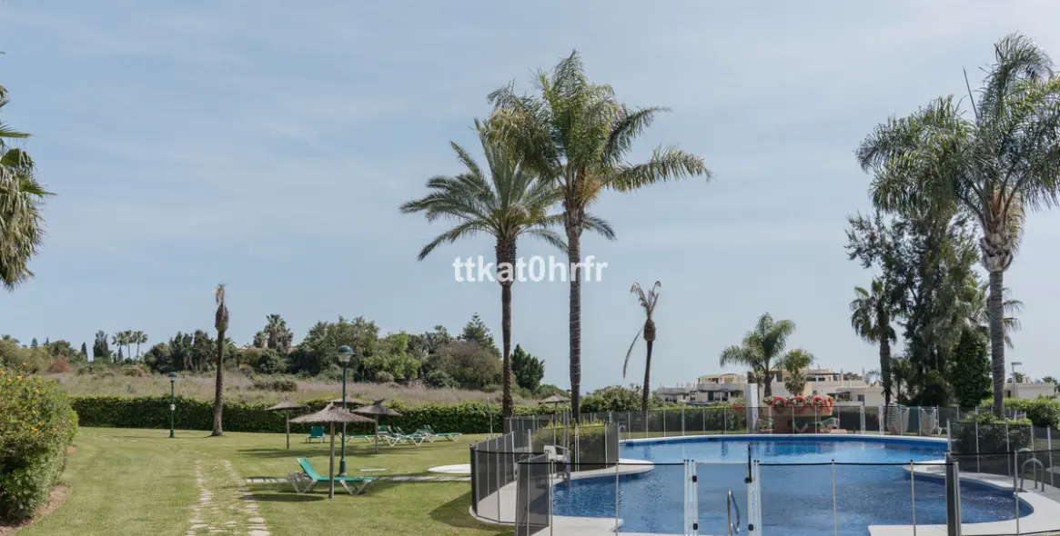 Venta de apartamento en planta media en Nueva Andalucía 28