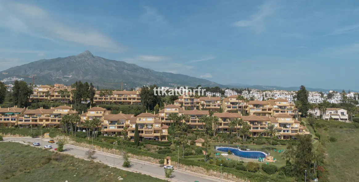 Venta de apartamento en planta media en Nueva Andalucía 31