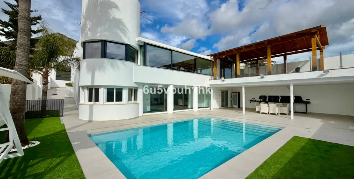 Venta de villa independiente en Benalmadena Costa 1