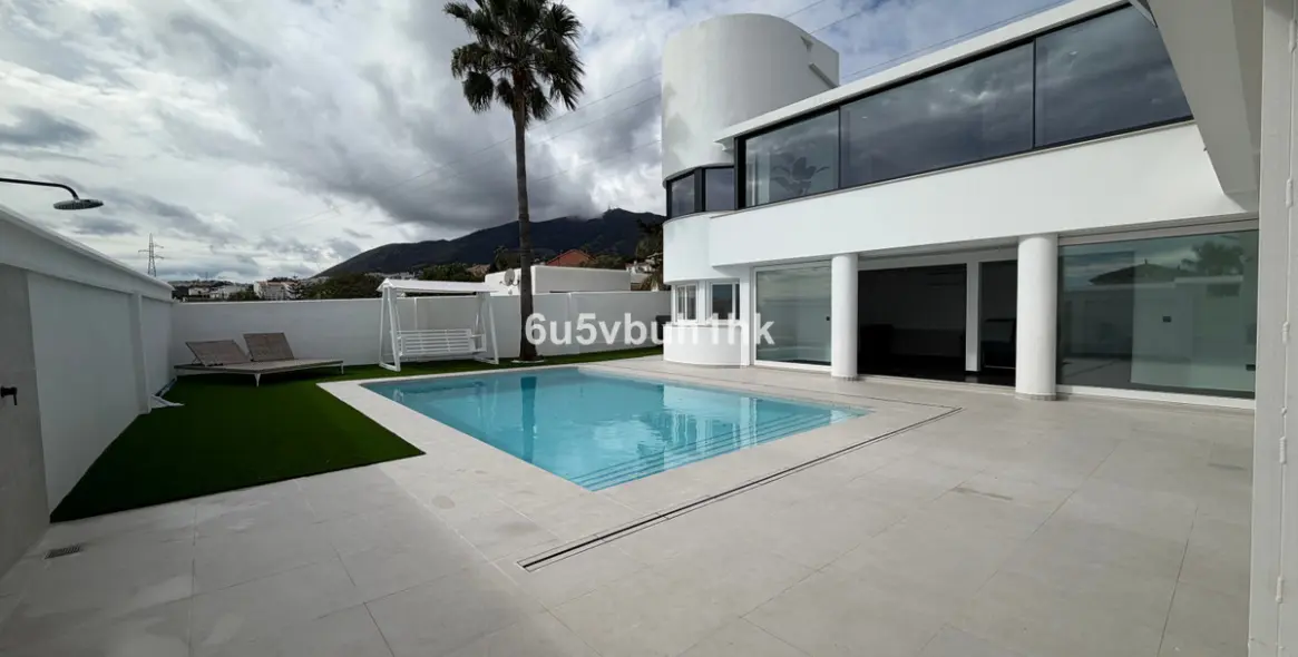 Venta de villa independiente en Benalmadena Costa 4