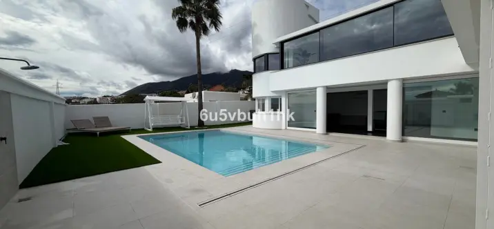 Venta de villa independiente en Benalmadena Costa 3