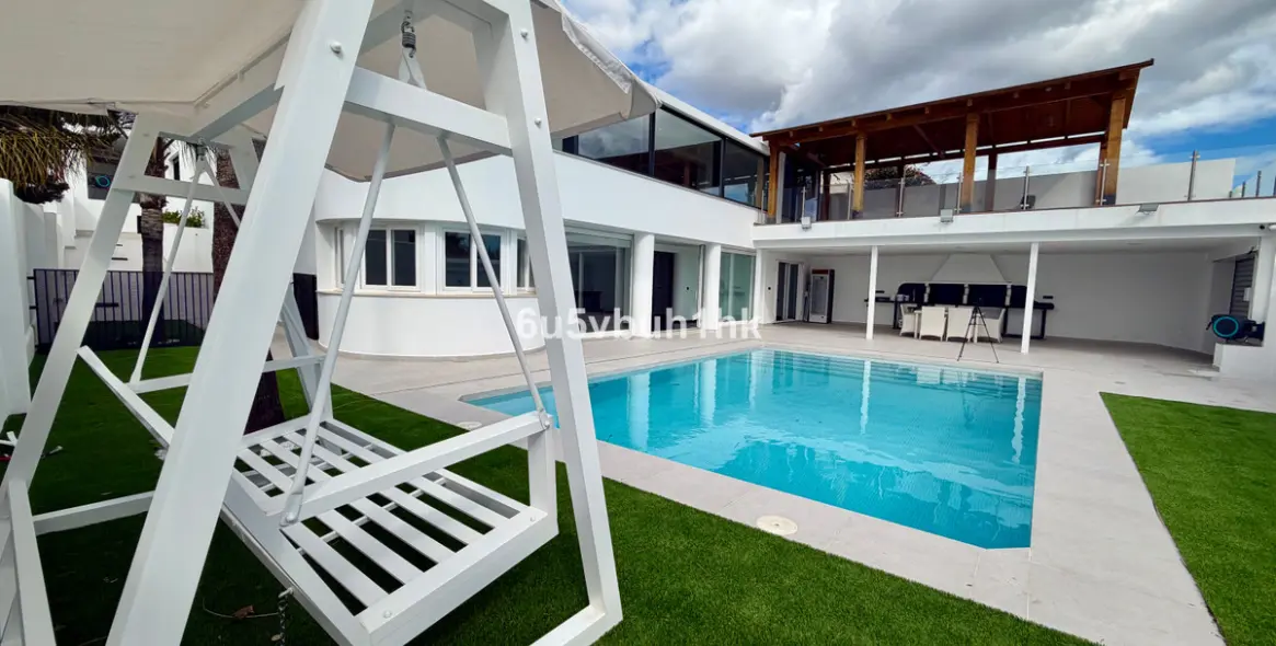 Venta de villa independiente en Benalmadena Costa 6