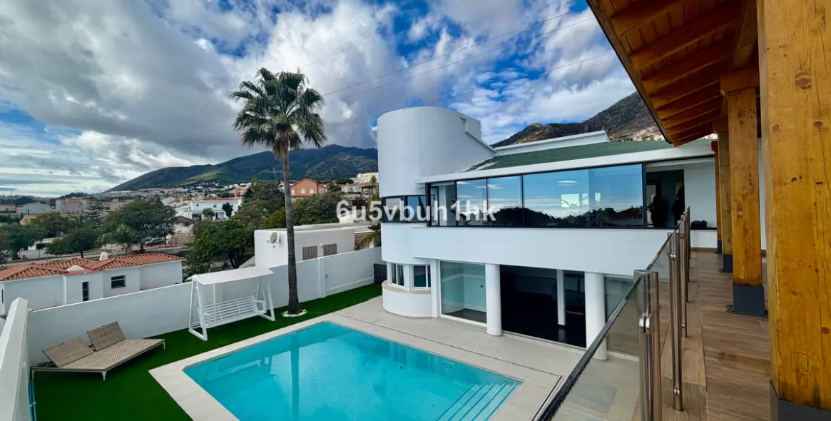 Venta de villa independiente en Benalmadena Costa 10