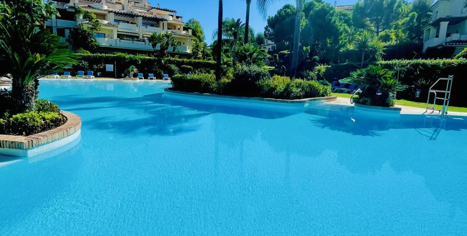 Sale of penthouse in Benahavís 26