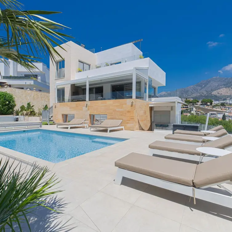 Sale of detached villa in Higueron