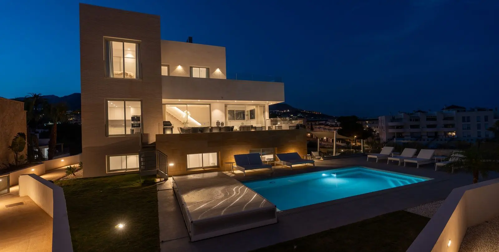 Sale of detached villa in Higueron 2