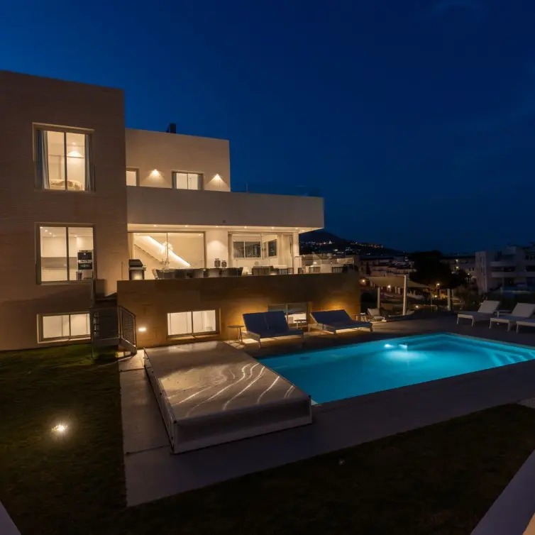 Sale of detached villa in Higueron