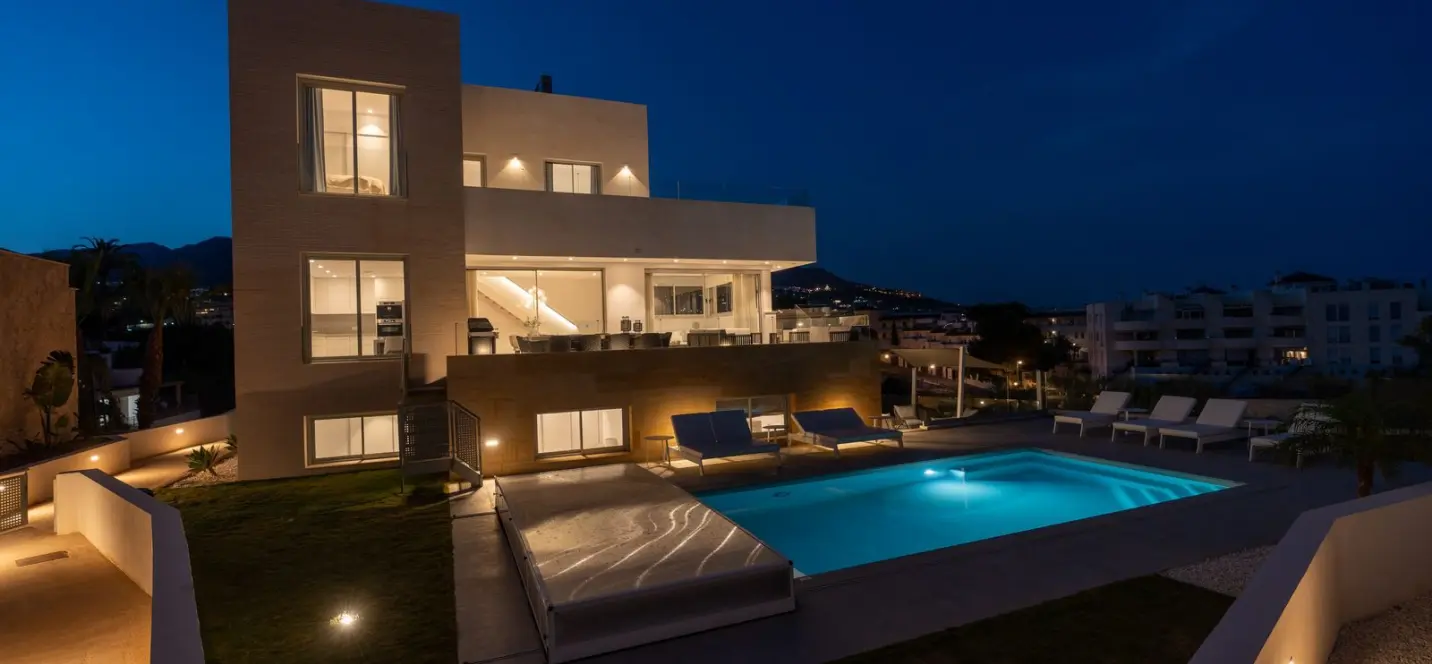 Sale of detached villa in Higueron 1