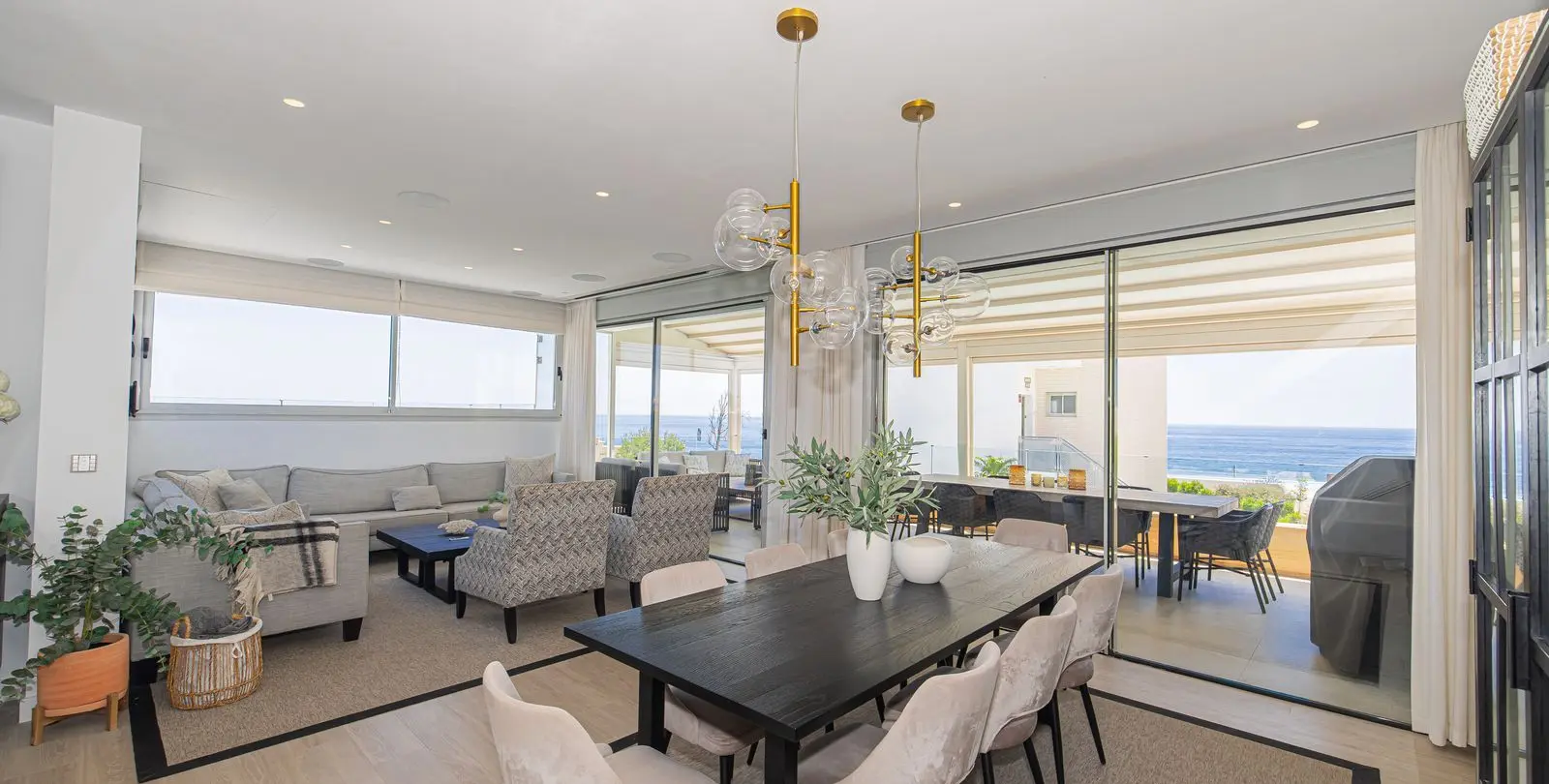Sale of detached villa in Higueron 6